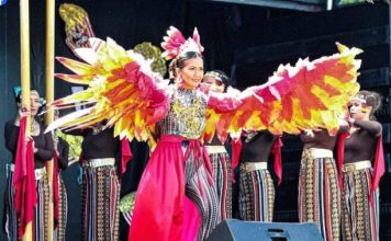Festive fun at a Filipino ‘karnabal’ with dance, theatre, games, street food.