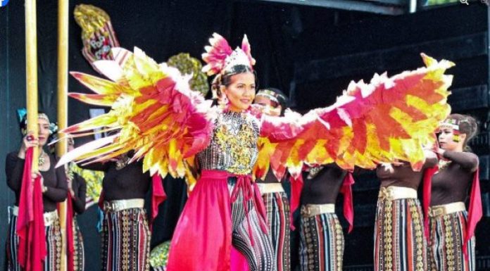 Festive fun at a Filipino ‘karnabal’ with dance, theatre, games, street food.